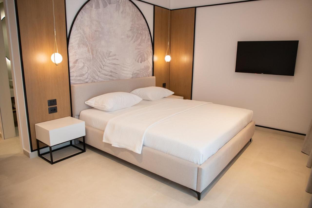 Colosseum Hotel Ksamil Buitenkant foto
