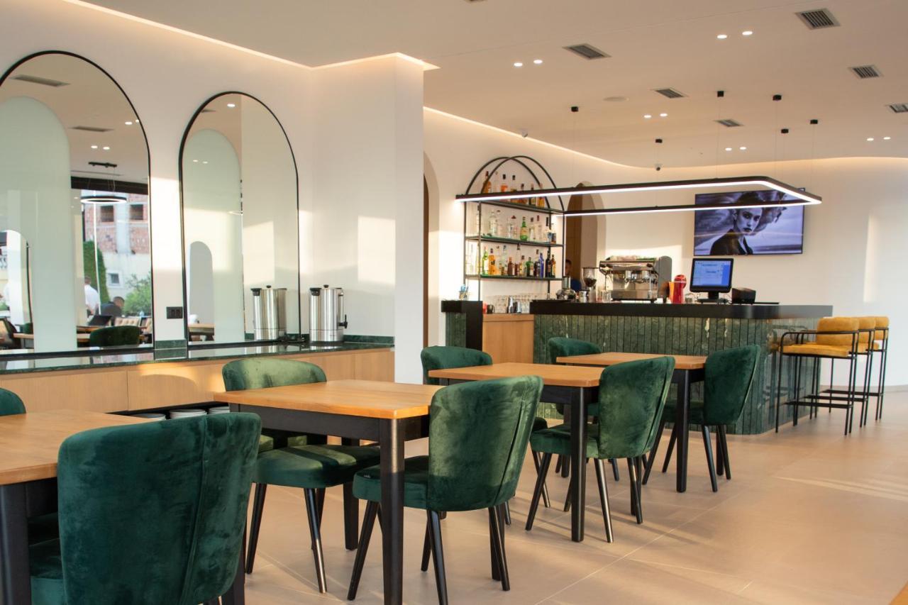 Colosseum Hotel Ksamil Buitenkant foto
