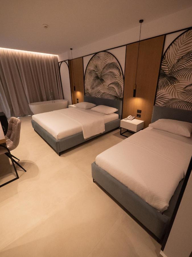 Colosseum Hotel Ksamil Buitenkant foto