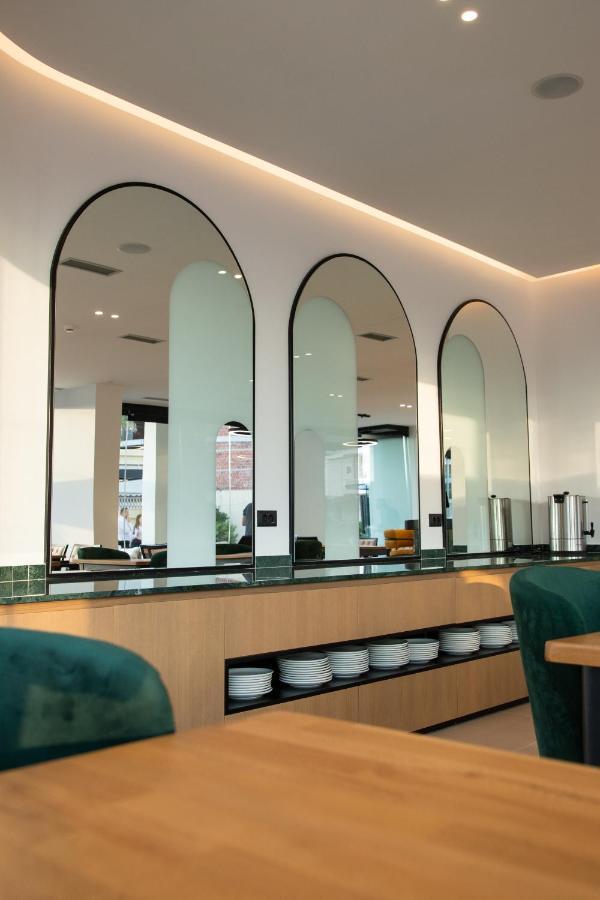 Colosseum Hotel Ksamil Buitenkant foto