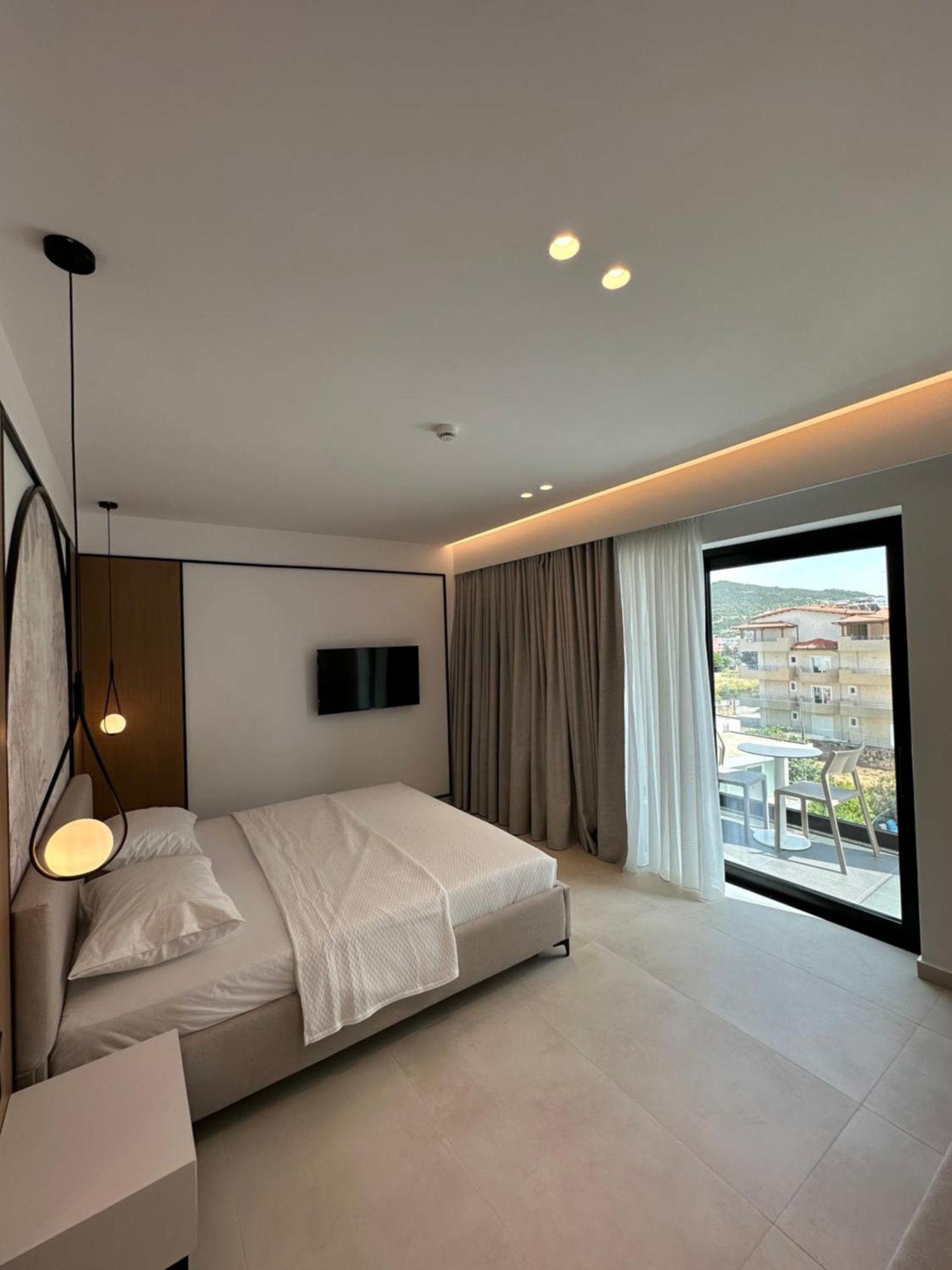 Colosseum Hotel Ksamil Buitenkant foto