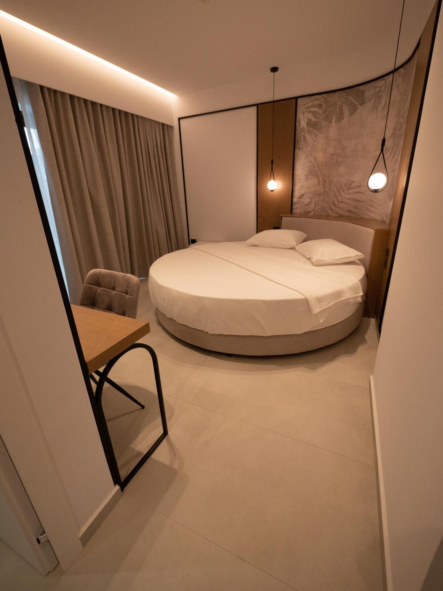Colosseum Hotel Ksamil Buitenkant foto