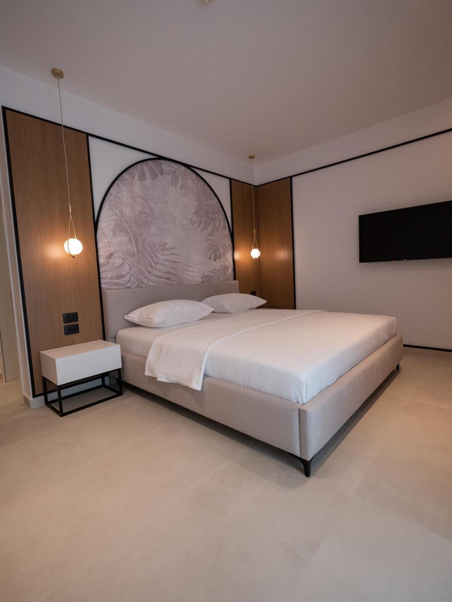 Colosseum Hotel Ksamil Buitenkant foto