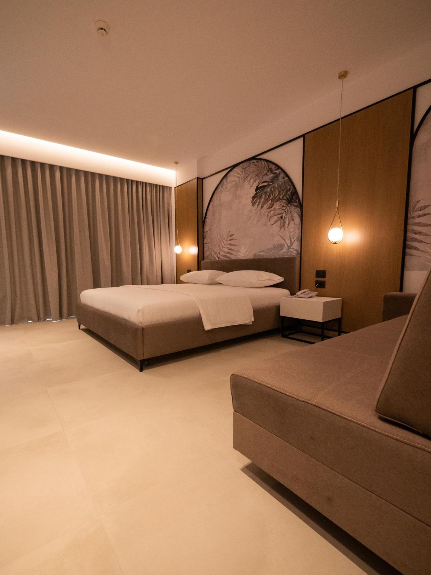 Colosseum Hotel Ksamil Buitenkant foto