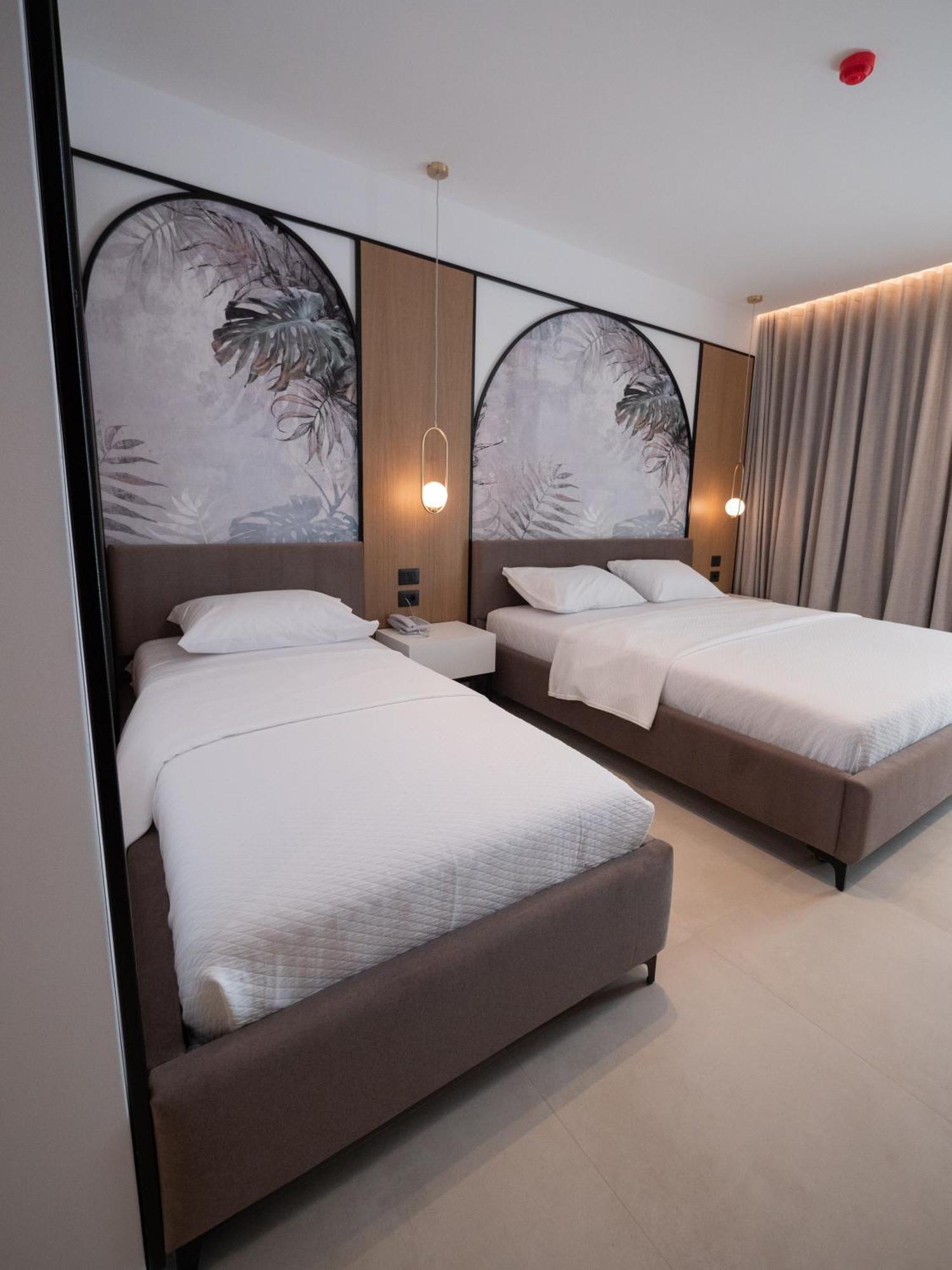 Colosseum Hotel Ksamil Buitenkant foto