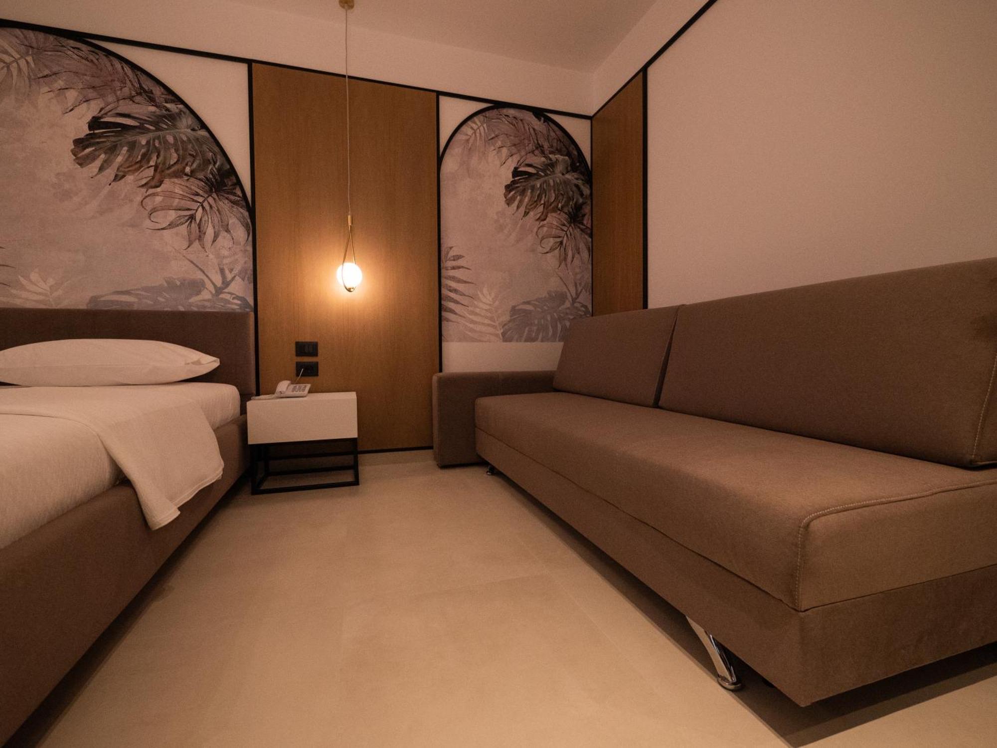 Colosseum Hotel Ksamil Buitenkant foto